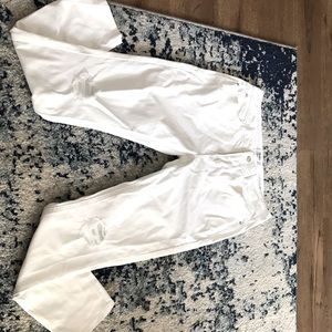 White jeans/pants